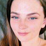 বিমানের আগে কিশোরীর শেষ বার্তা: পরিবার নিয়ে গভীর রহস্য!