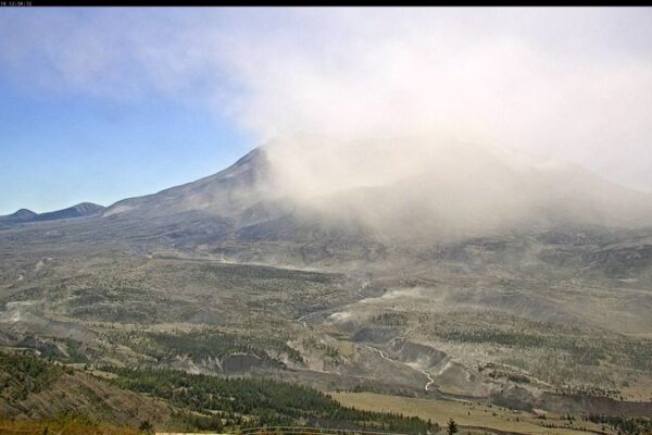 আতঙ্ক! সেন্ট হেলেন্সে ফের অগ্ন্যুৎপাত? আসল ঘটনা জানলে চমকে যাবেন!