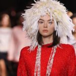 পালকের ফ্যাশন: আসছে বসন্তে, পোশাকে পালকের ঝড়!